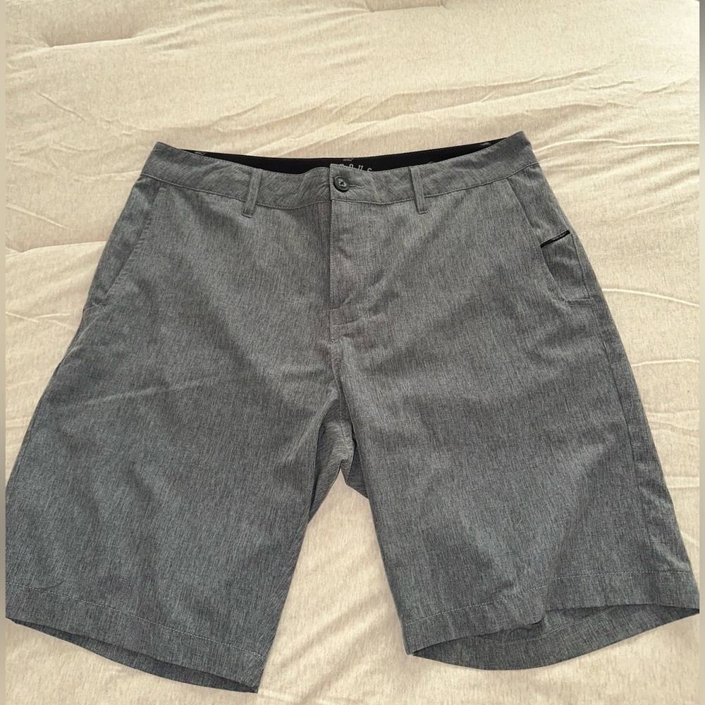 Mens Nitrous Gray Shorts. Size 32